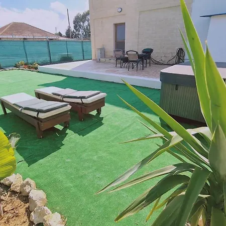 Pernera House בית נופש